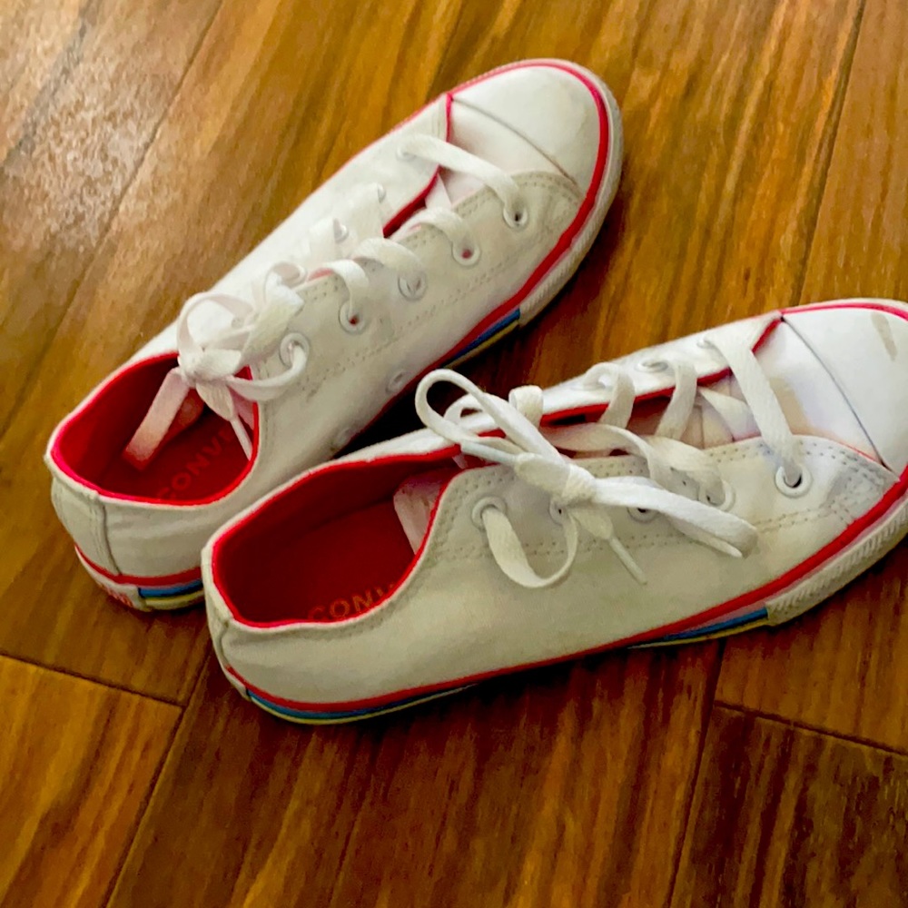 Girls converse